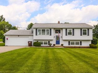 9850 Bainbridge Rd, Chagrin Falls, OH 44023