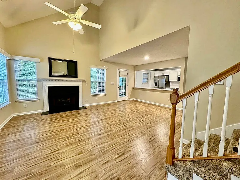 380 Stefan Dr — Photo 3