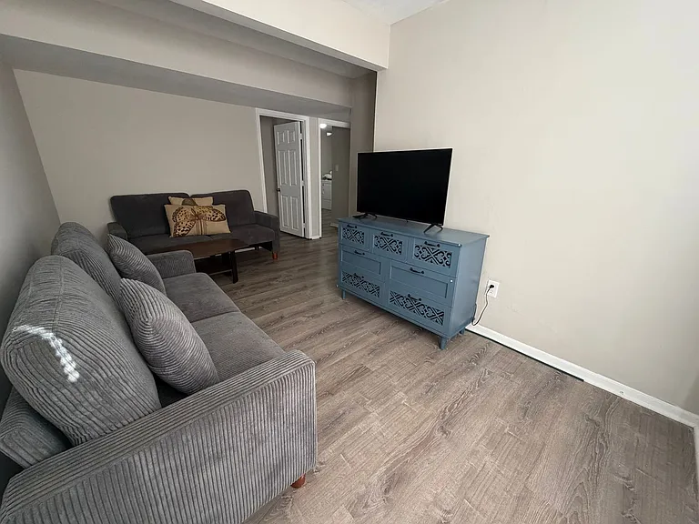 203 Wheaton Ct — Photo 12