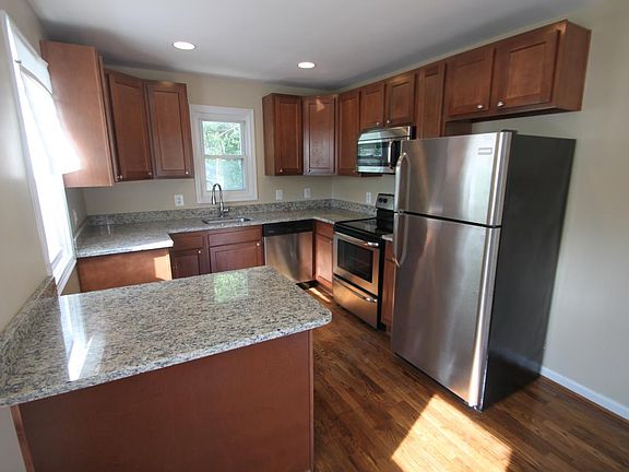 Fully renovated kitchen w granite and stainless steel applia