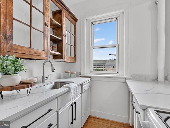 5th image of 1954 Columbia Rd NW APT 804