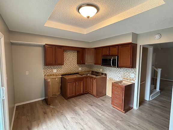 5th image of 1411 La Chateau Dr
