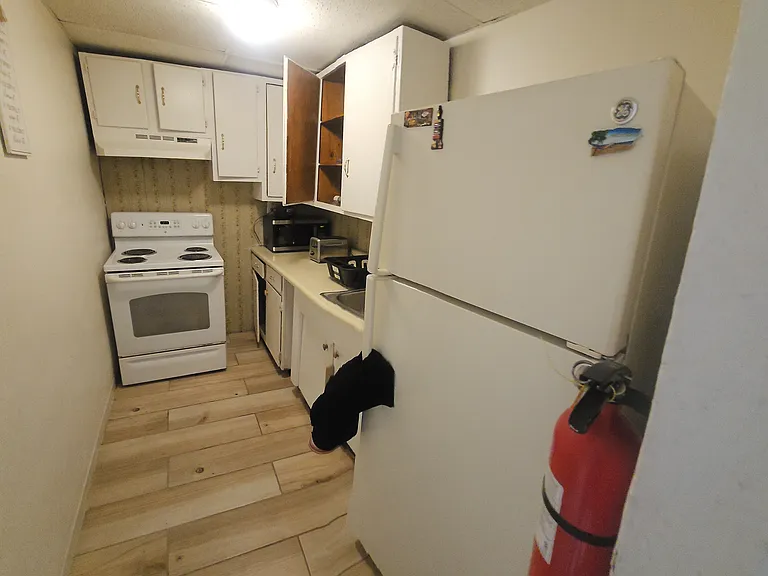 W Marshall St — Photo 15