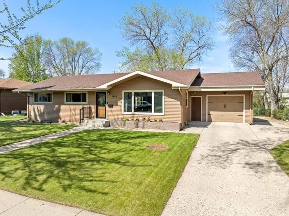 1816 7th St SW, Minot, ND 58701