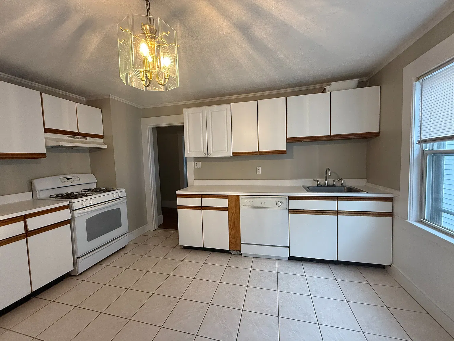 2 bed, $2,500 — Photo 3