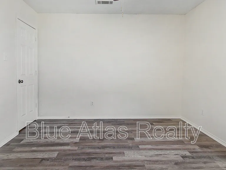5717 Parkwood Trl — Photo 24