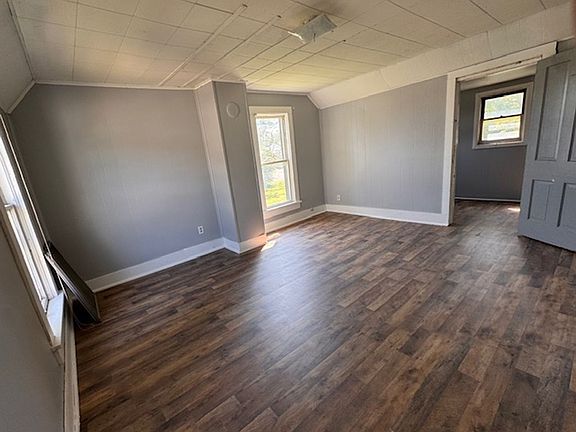 2nd image of 461 E Garfield Ave