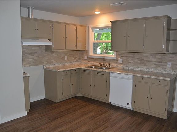 4th image of 2518 Jackson Dr