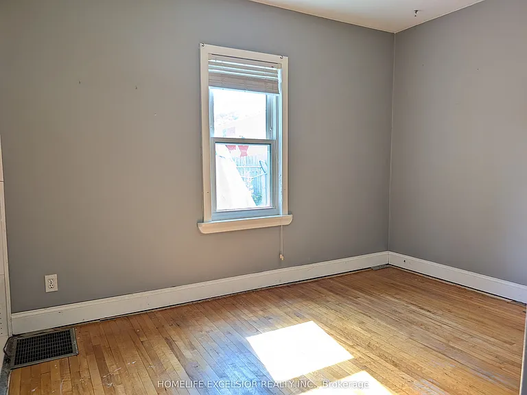 1478 Simcoe St N — Photo 14