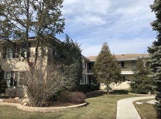 718 E Sha Bonee Trl #1B, Mount Prospect, IL 60056