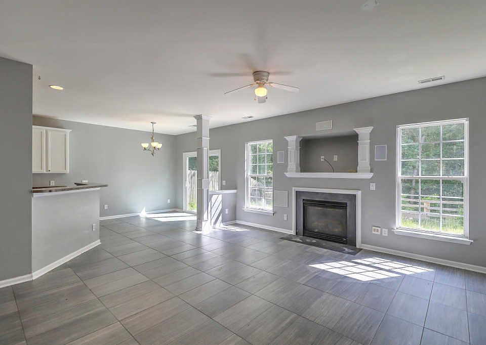 1st image of 3009 Ellington Dr