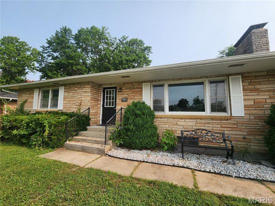 419 E Madison Ave, Owensville, MO 65066