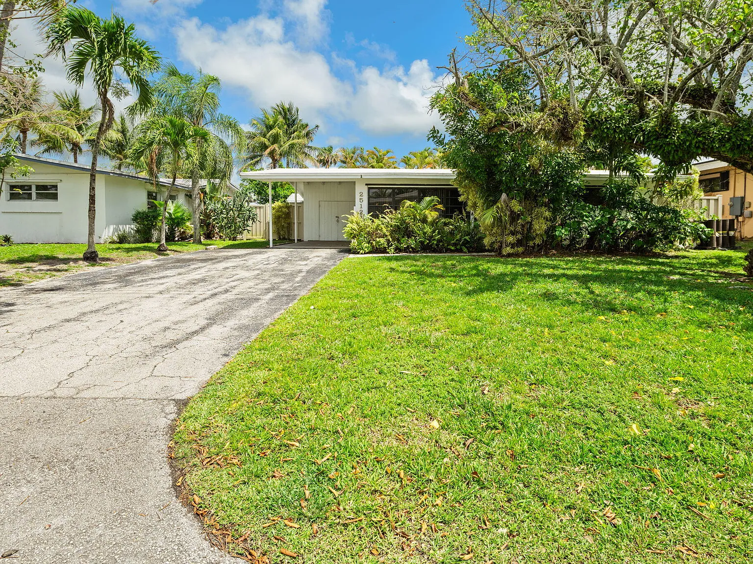 2 bed, 1.0 bath, 936 sqft, $4,400 — Photo 1