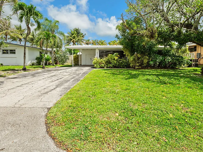 2512 Sugarloaf Ln — Photo 1
