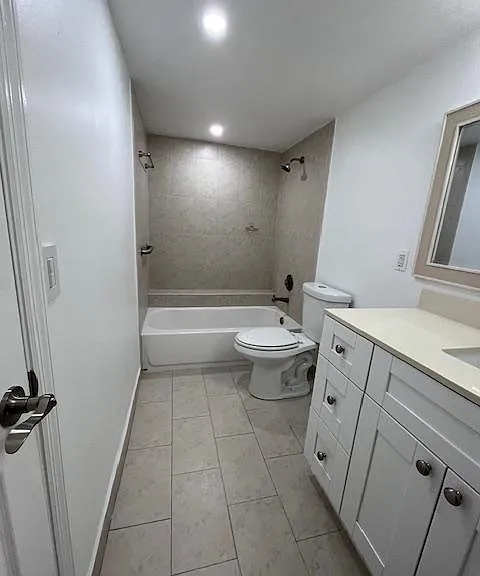 8235 Lake Dr #401 — Photo 9