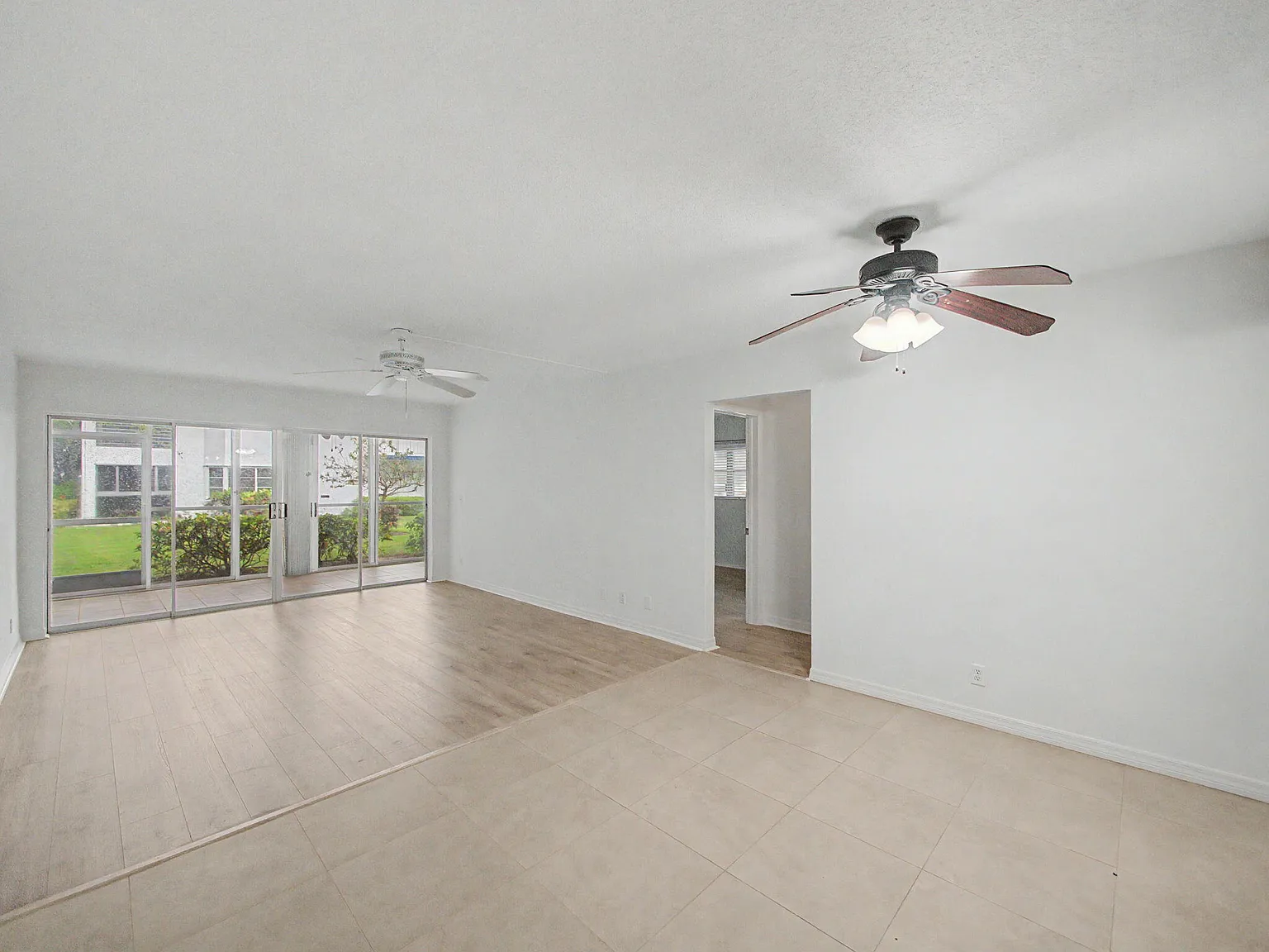 2 bed, 2.0 bath, 1072 sqft, $2,500 — Photo 2