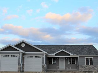 12 Cascade Ln, Delta, OH 43515