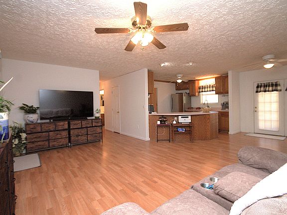 3rd image of 724 Lower Quarry Rd
