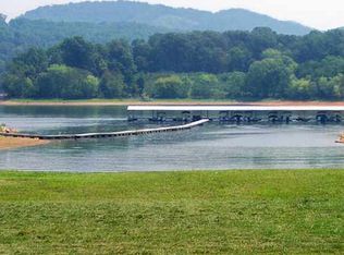 4005 Paradise Dr, Mooresburg, TN 37811