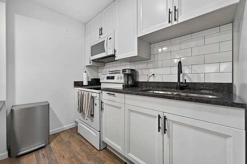 1 bed, 1.0 bath, 796 sqft, $1,840 — Photo 2