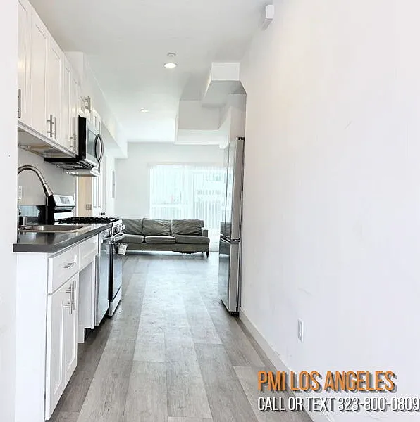 3 bed, 3.0 bath, $3,700 — Photo 2