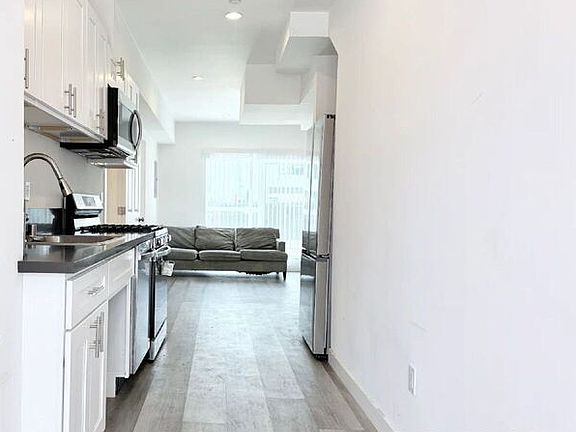2nd image of 1258 Leighton Ave Unit B