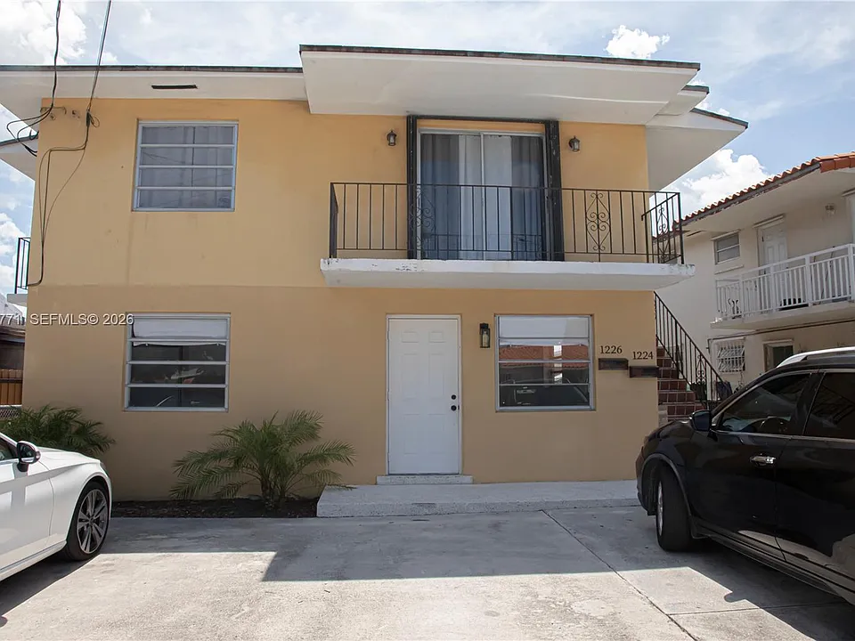 1226 SW 30th Ave