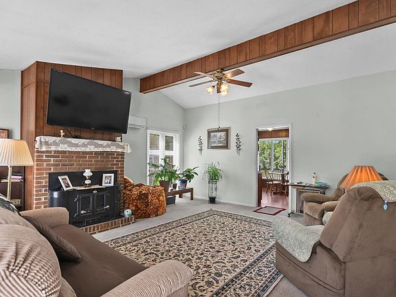 5th image of 6095 Friendship Ln.