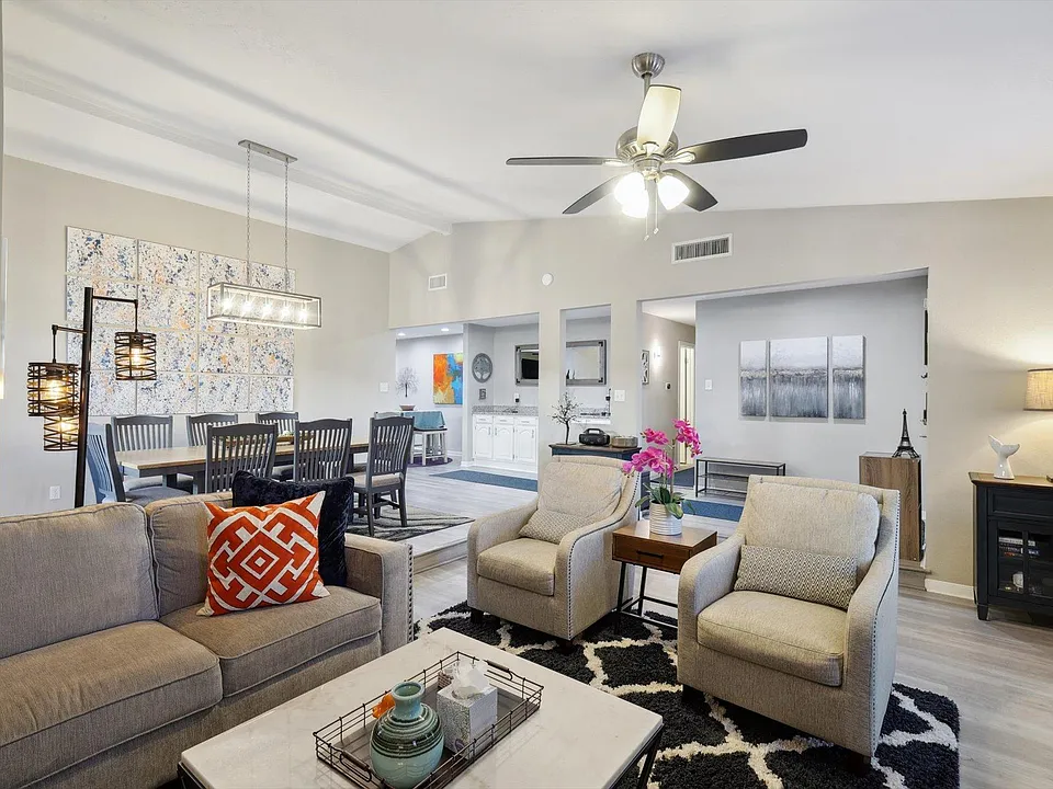 2914 Flagstone Dr