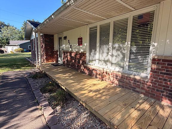 3rd image of 6 Parkhurst Pl