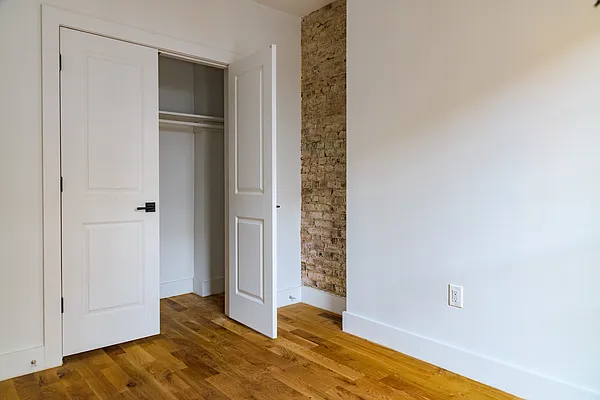 Rented by Venn NY Inc | media 23