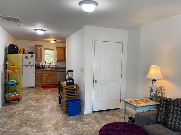 4th image of 211 Brinley Ave