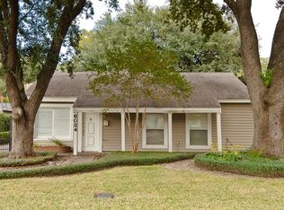 6034 Blossom St, Houston, TX 77007