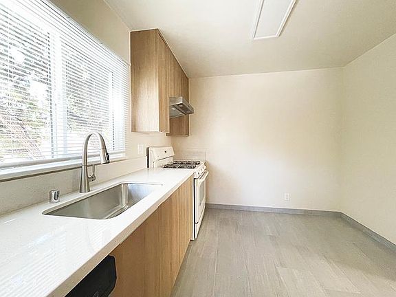 3rd image of 1339 Franklin St #B