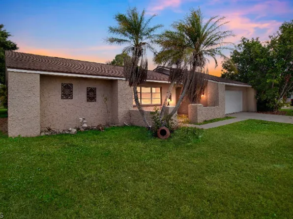 1913 Viscaya Pkwy, Cape Coral, FL 33990