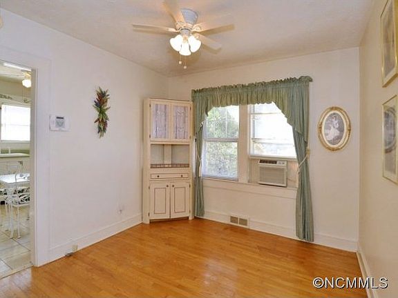 4th image of 1927 Arlington Pl
