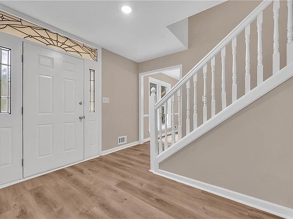 3rd image of 355 Thornton Dr