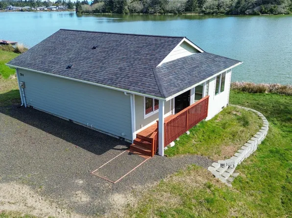 584 Mount Olympus Avenue SE, Ocean Shores, WA 98569