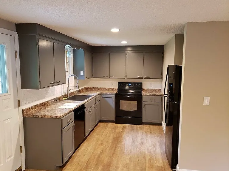 2 Memorial Dr — Photo 2