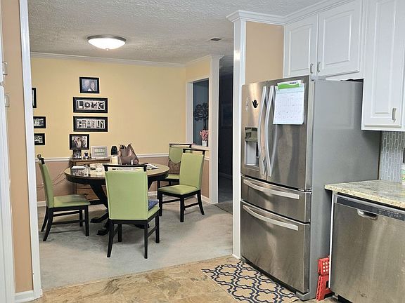 4th image of 122 Spring Valley Cir