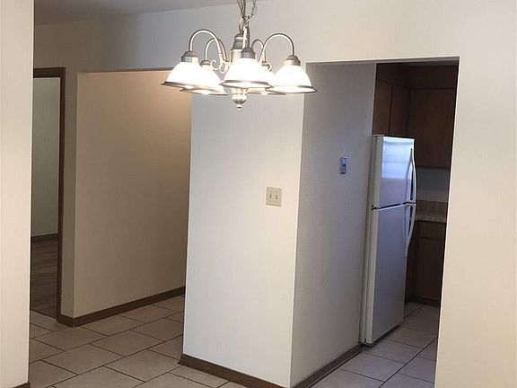4th image of 930 E Johnson Ave