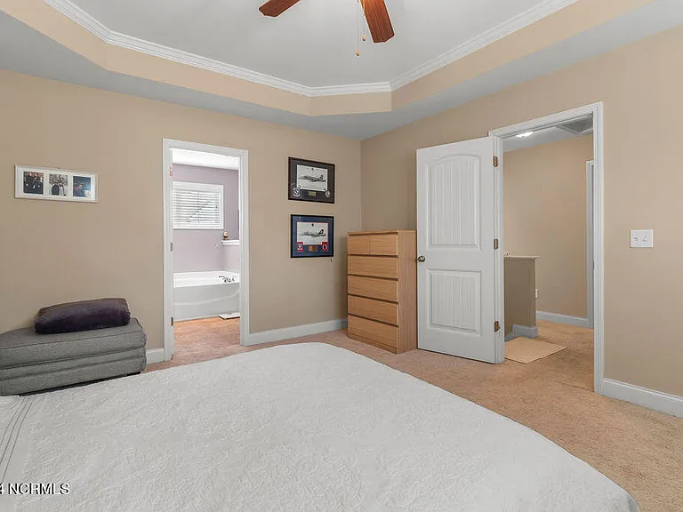209 Admiral Ct — Photo 13