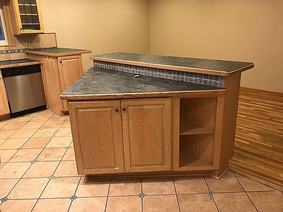3rd image of 25680 Greenlawn Ct