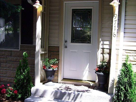 Front of Home. Seller will look at all Offers!