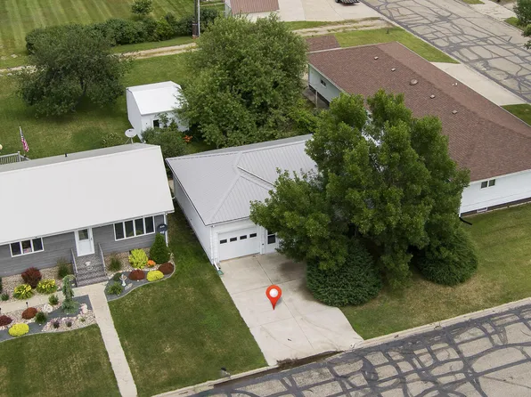 509 NE 1st St, Strasburg, ND 58573