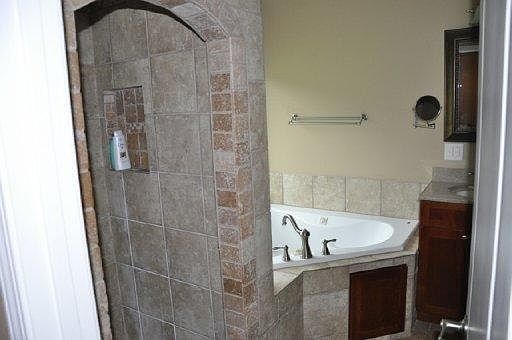 3rd image of 204 Mountain Meadow Ln
