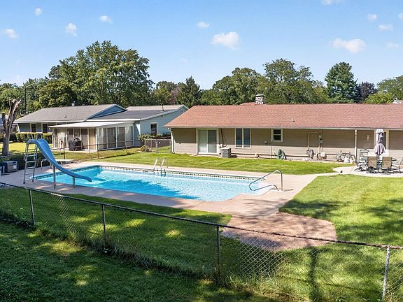2nd image of 3807 Terry Ln