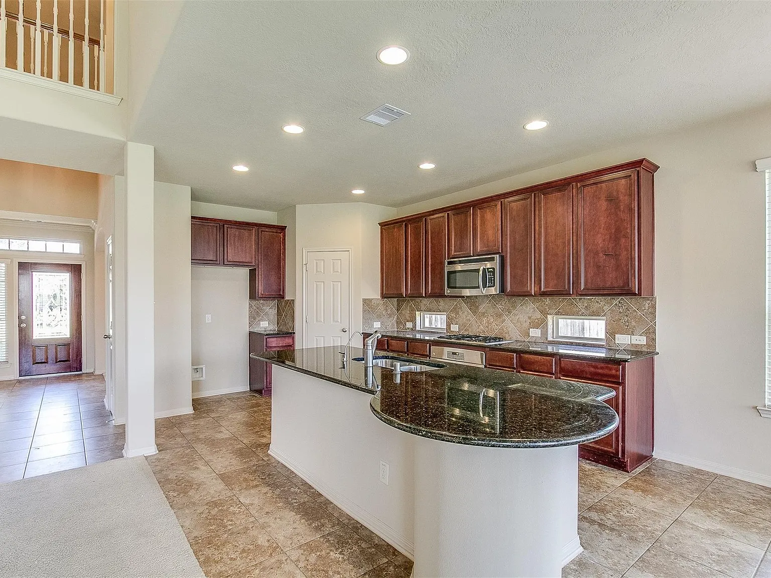4 bed, 2.5 bath, 2827 sqft, $3,250 — Photo 2