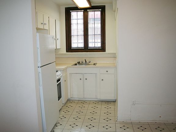 3rd image of 1119 N Lafayette St #21