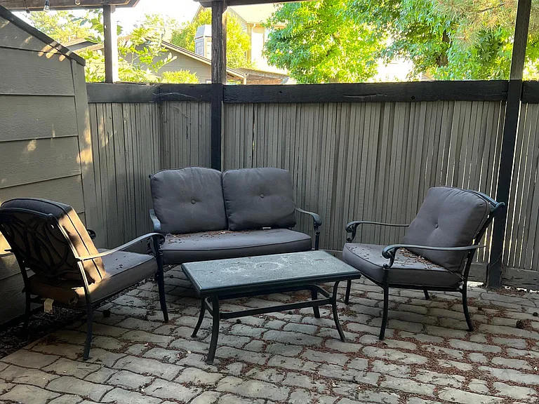 Shadowview Ct — Photo 3